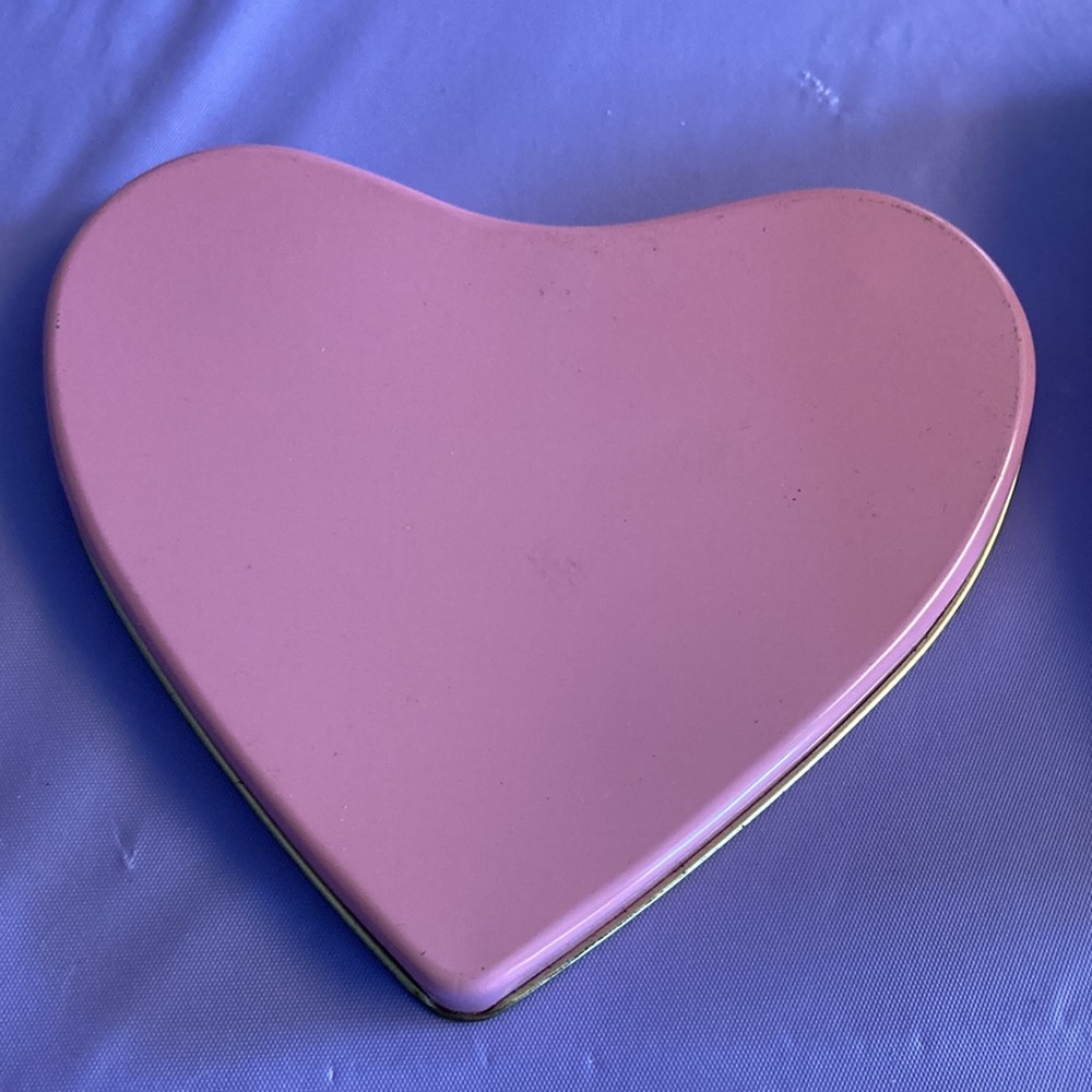 Pink Heart Tin Storage Container - Picture 8 of 12